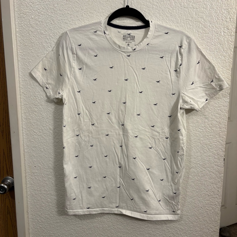 Hollister Men’s M Logo Print T-Shirt White Navy All Over Print Tee